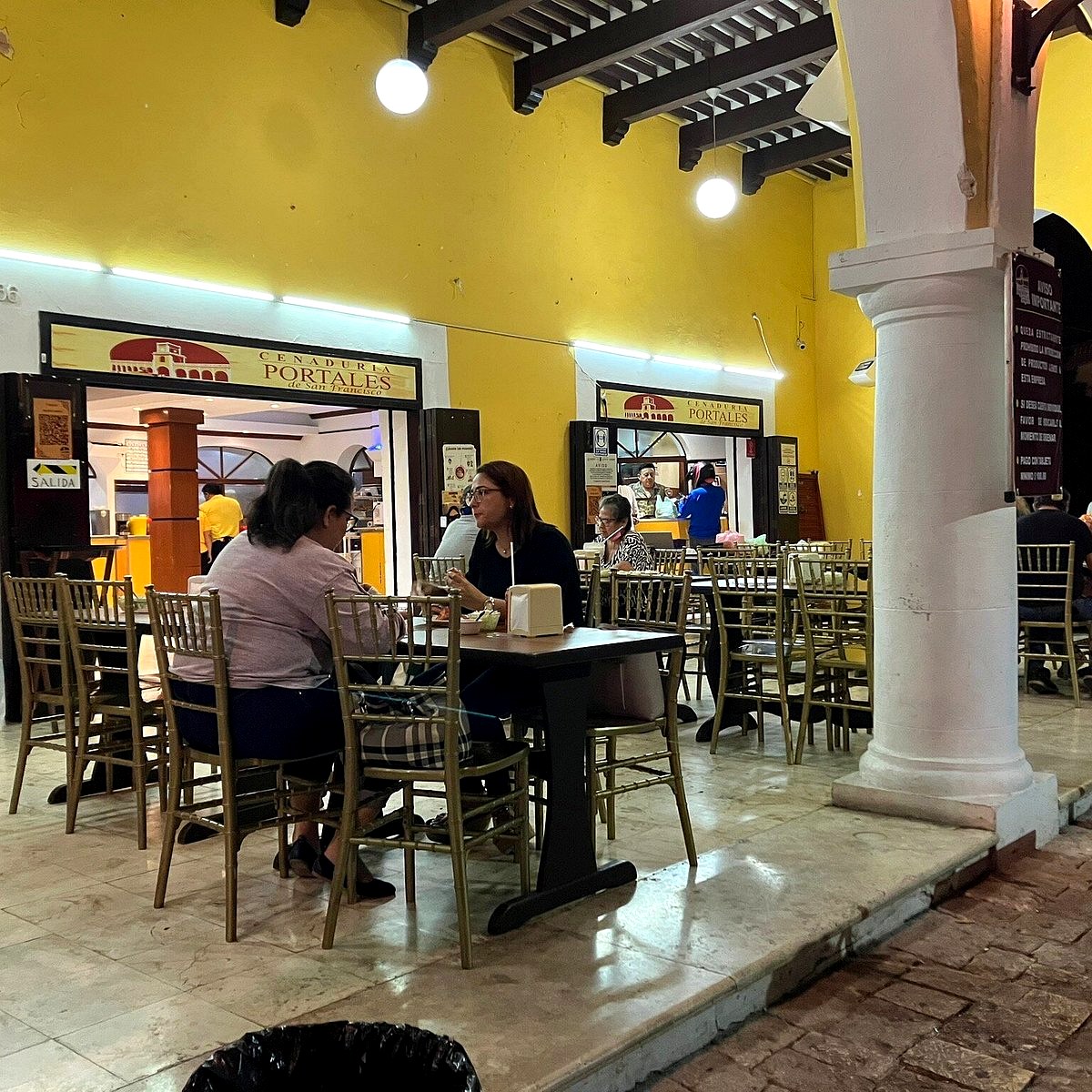 Cenaduría Los Portales, Gastronomía — Campeche