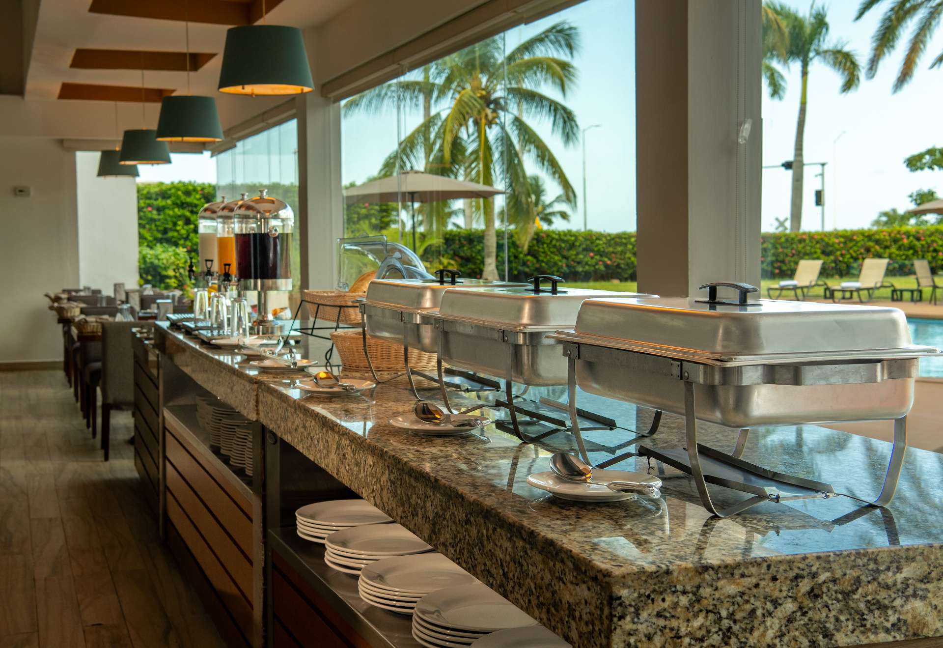 Buffet frente al mar
